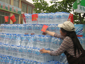 善于借勢，飯店門前做個形象堆！